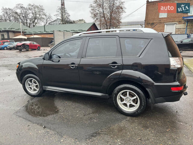 Черный Мицубиси Аутлендер ХЛ, объемом двигателя 2.36 л и пробегом 305 тыс. км за 10000 $, фото 1 на Automoto.ua