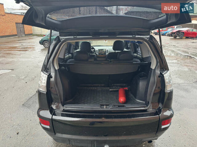 Черный Мицубиси Аутлендер ХЛ, объемом двигателя 2.36 л и пробегом 305 тыс. км за 10000 $, фото 5 на Automoto.ua