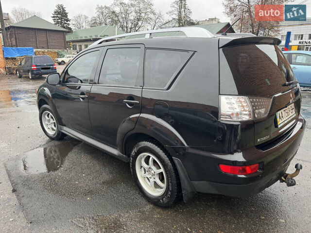 Черный Мицубиси Аутлендер ХЛ, объемом двигателя 2.36 л и пробегом 305 тыс. км за 10000 $, фото 2 на Automoto.ua