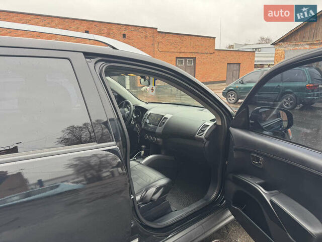 Черный Мицубиси Аутлендер ХЛ, объемом двигателя 2.36 л и пробегом 305 тыс. км за 10000 $, фото 9 на Automoto.ua