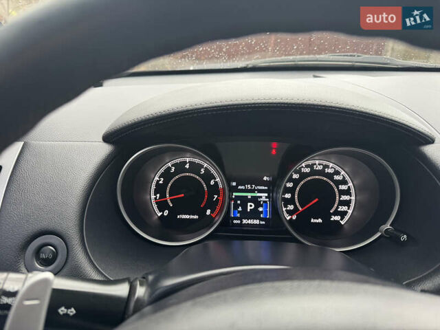 Черный Мицубиси Аутлендер ХЛ, объемом двигателя 2.36 л и пробегом 305 тыс. км за 10000 $, фото 11 на Automoto.ua