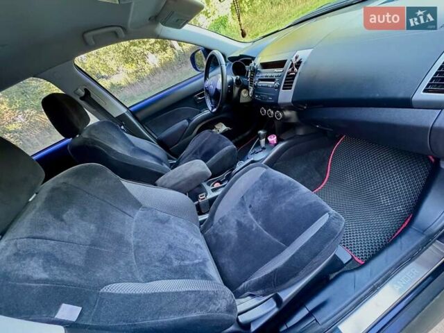 Черный Мицубиси Аутлендер ХЛ, объемом двигателя 2 л и пробегом 225 тыс. км за 9900 $, фото 18 на Automoto.ua