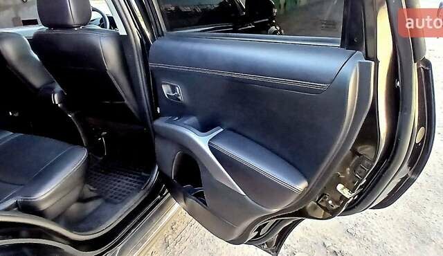 Черный Мицубиси Аутлендер ХЛ, объемом двигателя 2.3 л и пробегом 190 тыс. км за 12500 $, фото 13 на Automoto.ua