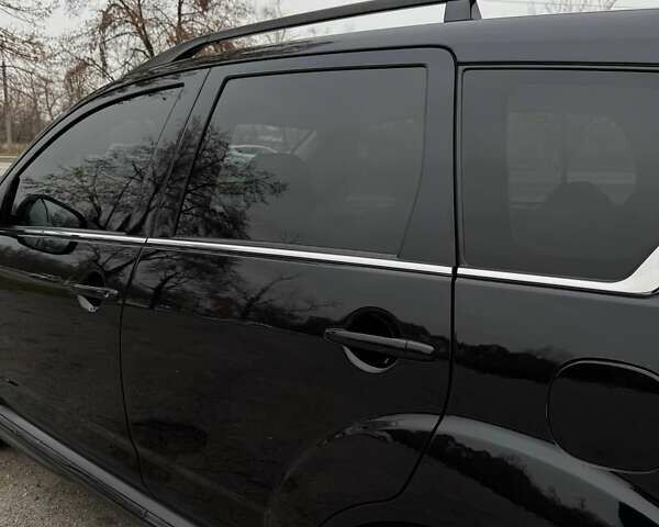 Черный Мицубиси Аутлендер ХЛ, объемом двигателя 2.18 л и пробегом 253 тыс. км за 12500 $, фото 4 на Automoto.ua