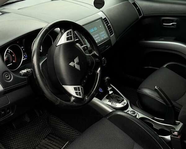 Черный Мицубиси Аутлендер ХЛ, объемом двигателя 2.18 л и пробегом 253 тыс. км за 12500 $, фото 5 на Automoto.ua