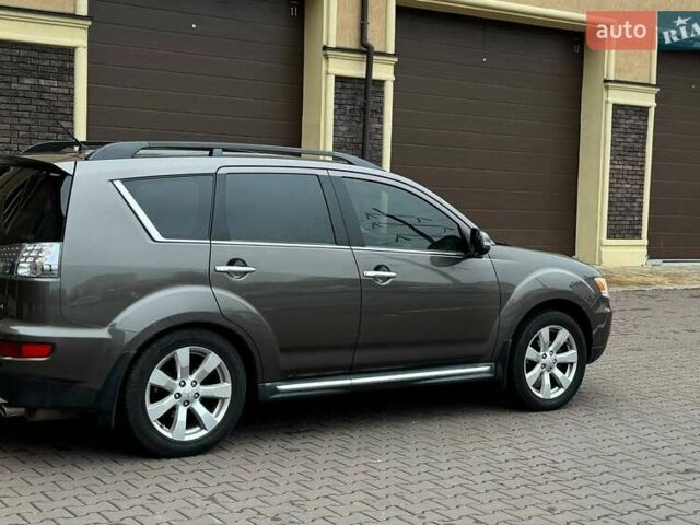 Коричневий Міцубісі Аутлендер ХЛ, об'ємом двигуна 2.36 л та пробігом 160 тис. км за 10900 $, фото 3 на Automoto.ua