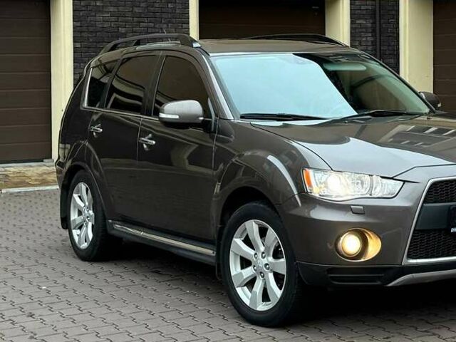 Коричневий Міцубісі Аутлендер ХЛ, об'ємом двигуна 2.36 л та пробігом 160 тис. км за 10900 $, фото 2 на Automoto.ua