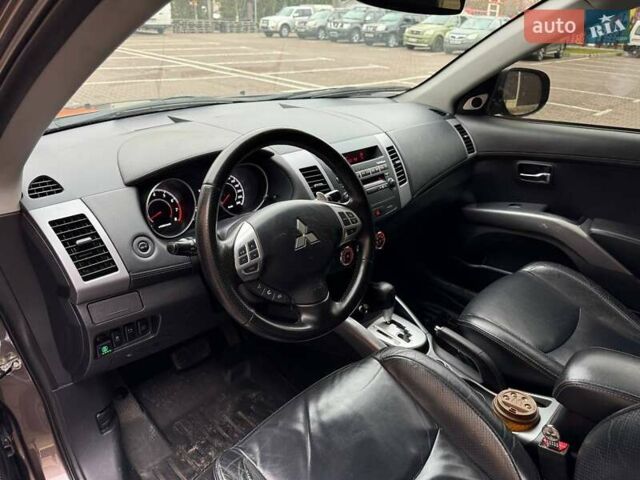 Коричневий Міцубісі Аутлендер ХЛ, об'ємом двигуна 2.36 л та пробігом 160 тис. км за 10900 $, фото 5 на Automoto.ua