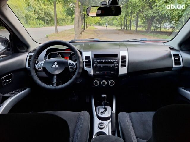 Червоний Міцубісі Аутлендер ХЛ, об'ємом двигуна 0 л та пробігом 148 тис. км за 8450 $, фото 13 на Automoto.ua