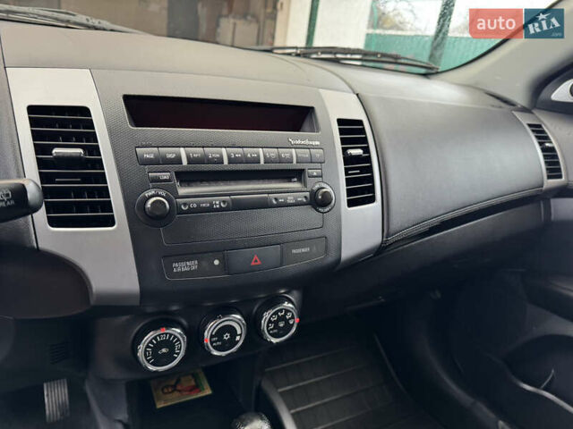 Красный Мицубиси Аутлендер ХЛ, объемом двигателя 2.2 л и пробегом 227 тыс. км за 11999 $, фото 25 на Automoto.ua