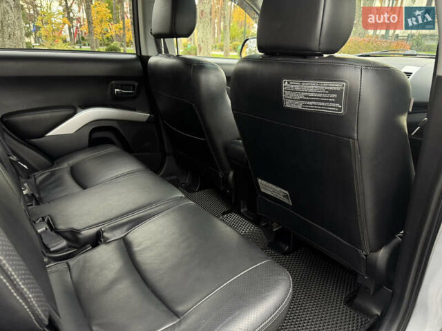 Міцубісі Аутлендер ХЛ, об'ємом двигуна 3 л та пробігом 195 тис. км за 10300 $, фото 22 на Automoto.ua
