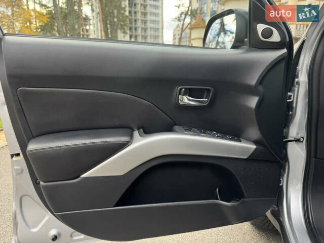 Міцубісі Аутлендер ХЛ, об'ємом двигуна 3 л та пробігом 195 тис. км за 10300 $, фото 12 на Automoto.ua