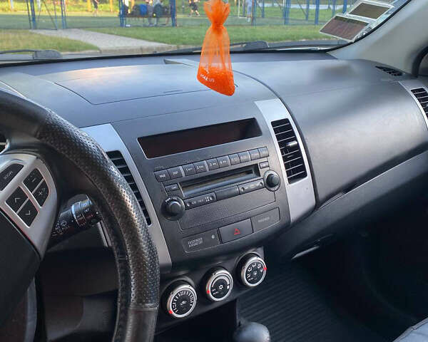 Мицубиси Аутлендер ХЛ, объемом двигателя 2.36 л и пробегом 177 тыс. км за 9200 $, фото 3 на Automoto.ua