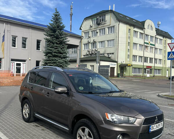 Мицубиси Аутлендер ХЛ, объемом двигателя 2 л и пробегом 317 тыс. км за 10991 $, фото 3 на Automoto.ua