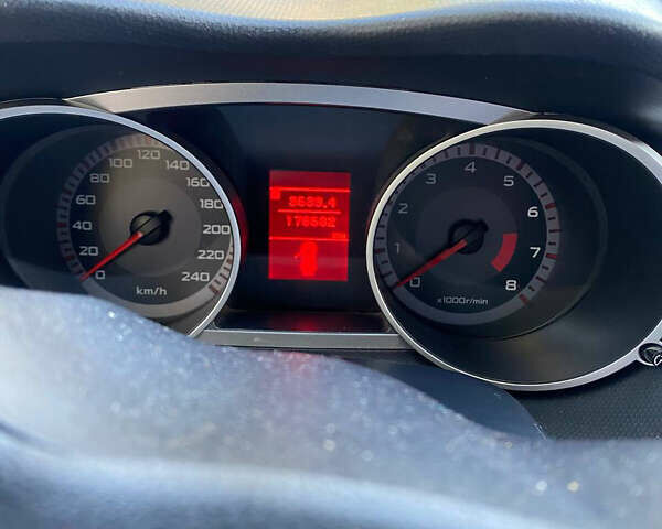 Мицубиси Аутлендер ХЛ, объемом двигателя 2.36 л и пробегом 177 тыс. км за 9200 $, фото 2 на Automoto.ua