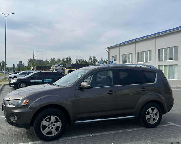 Мицубиси Аутлендер ХЛ, объемом двигателя 2 л и пробегом 317 тыс. км за 10991 $, фото 2 на Automoto.ua