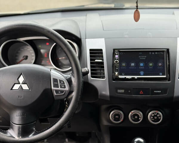 Желтый Мицубиси Аутлендер ХЛ, объемом двигателя 1.97 л и пробегом 204 тыс. км за 8400 $, фото 16 на Automoto.ua