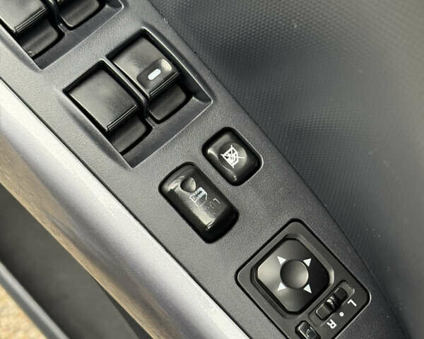 Желтый Мицубиси Аутлендер ХЛ, объемом двигателя 1.97 л и пробегом 204 тыс. км за 8400 $, фото 13 на Automoto.ua