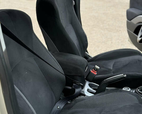 Желтый Мицубиси Аутлендер ХЛ, объемом двигателя 1.97 л и пробегом 204 тыс. км за 8400 $, фото 9 на Automoto.ua