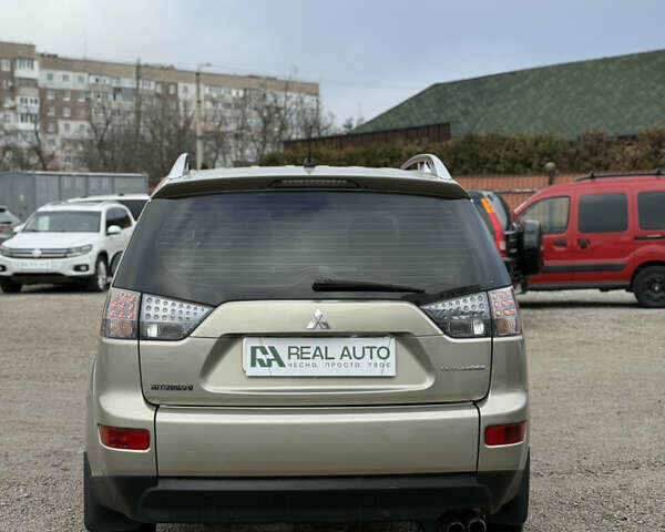 Желтый Мицубиси Аутлендер ХЛ, объемом двигателя 1.97 л и пробегом 204 тыс. км за 8400 $, фото 3 на Automoto.ua