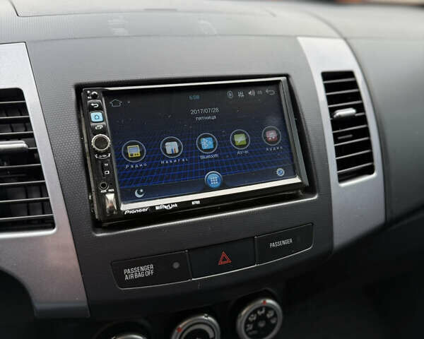 Желтый Мицубиси Аутлендер ХЛ, объемом двигателя 1.97 л и пробегом 204 тыс. км за 8400 $, фото 19 на Automoto.ua