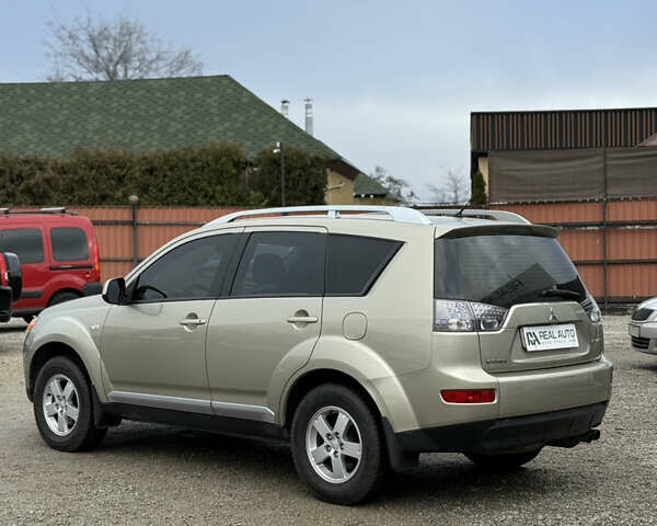Желтый Мицубиси Аутлендер ХЛ, объемом двигателя 1.97 л и пробегом 204 тыс. км за 8400 $, фото 2 на Automoto.ua