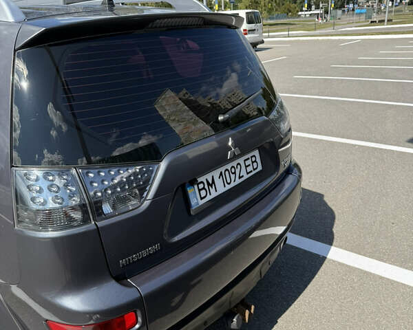 Серый Мицубиси Аутлендер ХЛ, объемом двигателя 3 л и пробегом 270 тыс. км за 9500 $, фото 5 на Automoto.ua