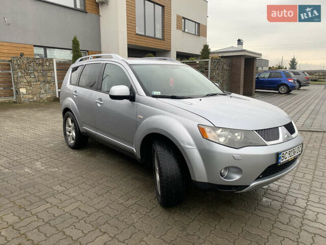 Сірий Міцубісі Аутлендер ХЛ, об'ємом двигуна 2 л та пробігом 310 тис. км за 6999 $, фото 9 на Automoto.ua