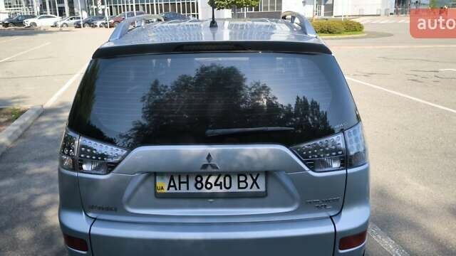 Сірий Міцубісі Аутлендер ХЛ, об'ємом двигуна 2.99 л та пробігом 192 тис. км за 9800 $, фото 13 на Automoto.ua
