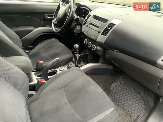 Сірий Міцубісі Аутлендер ХЛ, об'ємом двигуна 2 л та пробігом 310 тис. км за 6999 $, фото 11 на Automoto.ua