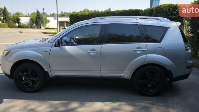 Сірий Міцубісі Аутлендер ХЛ, об'ємом двигуна 2.99 л та пробігом 192 тис. км за 9800 $, фото 17 на Automoto.ua