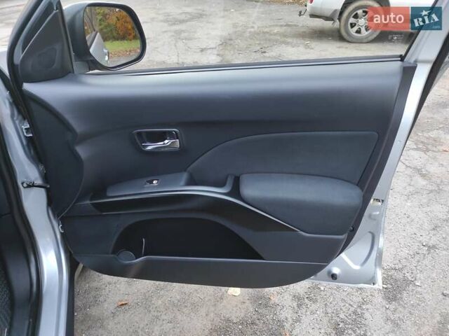 Серый Мицубиси Аутлендер ХЛ, объемом двигателя 2.4 л и пробегом 307 тыс. км за 8299 $, фото 50 на Automoto.ua