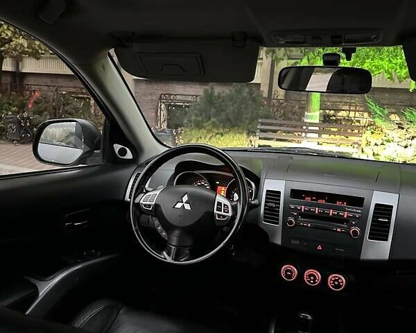 Серый Мицубиси Аутлендер ХЛ, объемом двигателя 3 л и пробегом 129 тыс. км за 10450 $, фото 30 на Automoto.ua