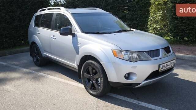 Сірий Міцубісі Аутлендер ХЛ, об'ємом двигуна 2.99 л та пробігом 192 тис. км за 9800 $, фото 10 на Automoto.ua