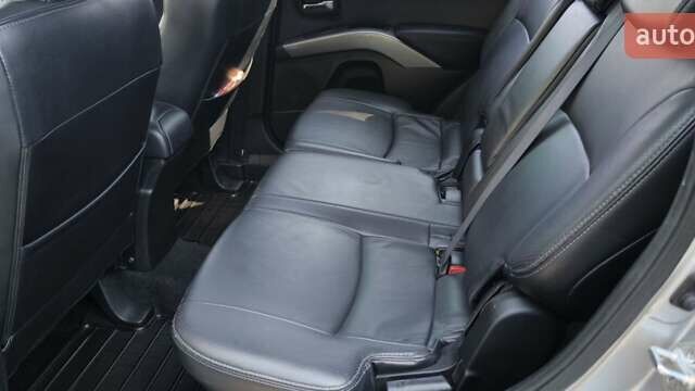 Сірий Міцубісі Аутлендер ХЛ, об'ємом двигуна 2.99 л та пробігом 192 тис. км за 9800 $, фото 28 на Automoto.ua