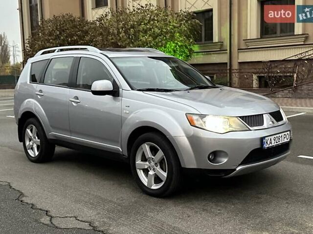Серый Мицубиси Аутлендер ХЛ, объемом двигателя 3 л и пробегом 129 тыс. км за 10450 $, фото 21 на Automoto.ua