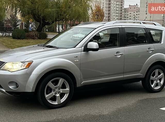 Серый Мицубиси Аутлендер ХЛ, объемом двигателя 3 л и пробегом 129 тыс. км за 10450 $, фото 12 на Automoto.ua