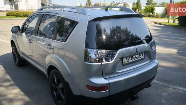 Сірий Міцубісі Аутлендер ХЛ, об'ємом двигуна 2.99 л та пробігом 192 тис. км за 9800 $, фото 15 на Automoto.ua