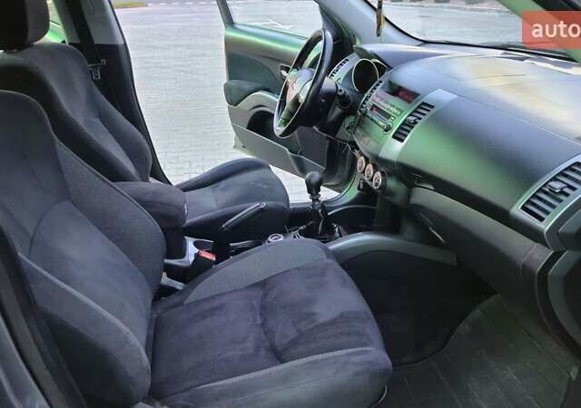 Серый Мицубиси Аутлендер ХЛ, объемом двигателя 2.2 л и пробегом 268 тыс. км за 8999 $, фото 89 на Automoto.ua