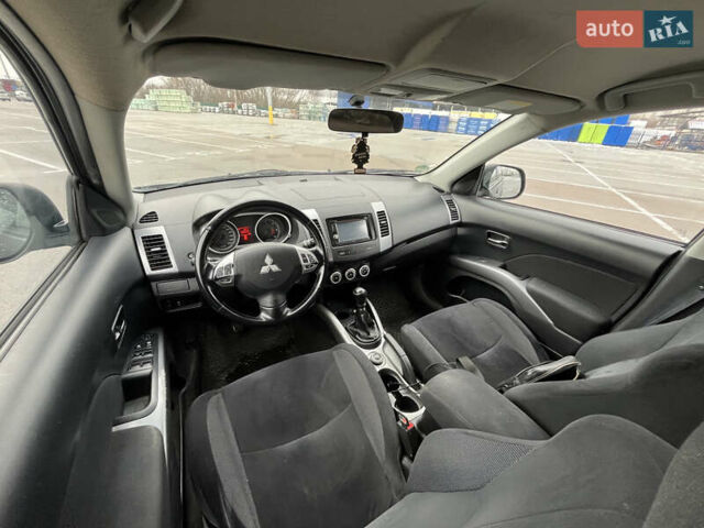 Серый Мицубиси Аутлендер ХЛ, объемом двигателя 2 л и пробегом 235 тыс. км за 4800 $, фото 16 на Automoto.ua
