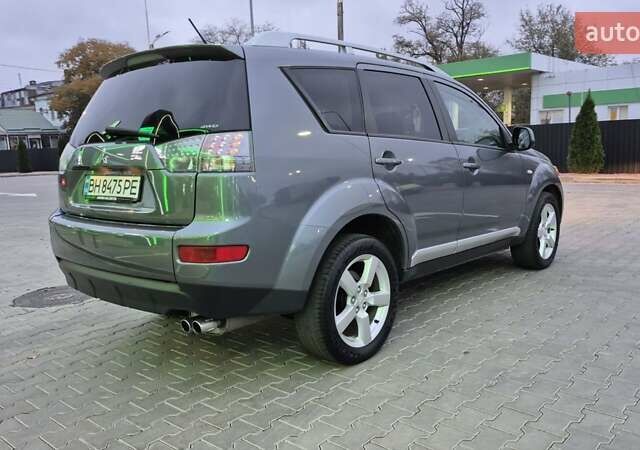 Серый Мицубиси Аутлендер ХЛ, объемом двигателя 2.2 л и пробегом 268 тыс. км за 8999 $, фото 6 на Automoto.ua