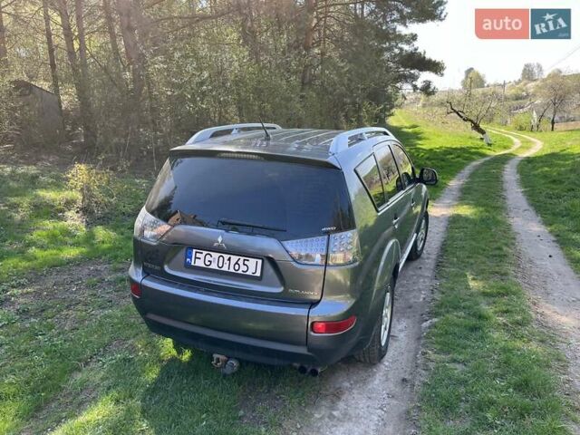 Серый Мицубиси Аутлендер ХЛ, объемом двигателя 2 л и пробегом 247 тыс. км за 5000 $, фото 13 на Automoto.ua