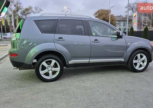Серый Мицубиси Аутлендер ХЛ, объемом двигателя 2.2 л и пробегом 268 тыс. км за 8999 $, фото 1 на Automoto.ua