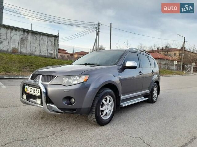 Серый Мицубиси Аутлендер ХЛ, объемом двигателя 3 л и пробегом 183 тыс. км за 10300 $, фото 1 на Automoto.ua