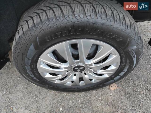 Сірий Міцубісі Аутлендер ХЛ, об'ємом двигуна 2.4 л та пробігом 307 тис. км за 8399 $, фото 14 на Automoto.ua