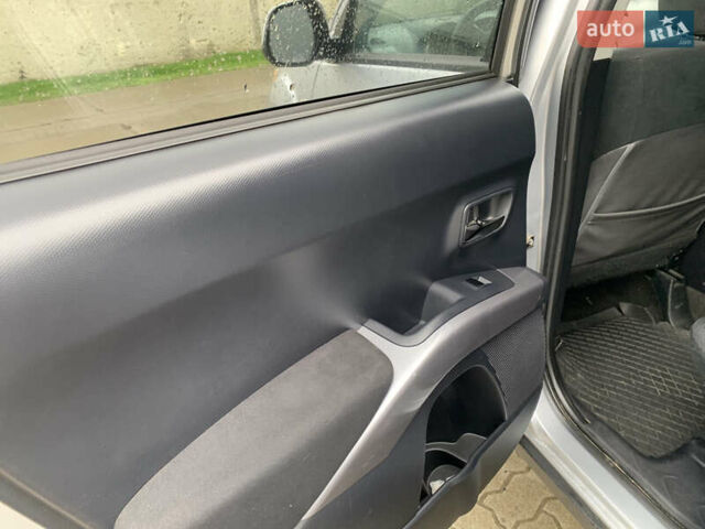 Сірий Міцубісі Аутлендер ХЛ, об'ємом двигуна 2 л та пробігом 310 тис. км за 6999 $, фото 17 на Automoto.ua