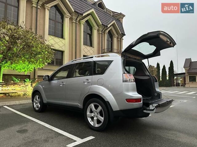 Серый Мицубиси Аутлендер ХЛ, объемом двигателя 3 л и пробегом 129 тыс. км за 10450 $, фото 46 на Automoto.ua