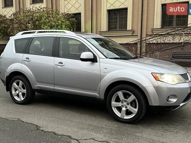 Серый Мицубиси Аутлендер ХЛ, объемом двигателя 3 л и пробегом 129 тыс. км за 10450 $, фото 20 на Automoto.ua