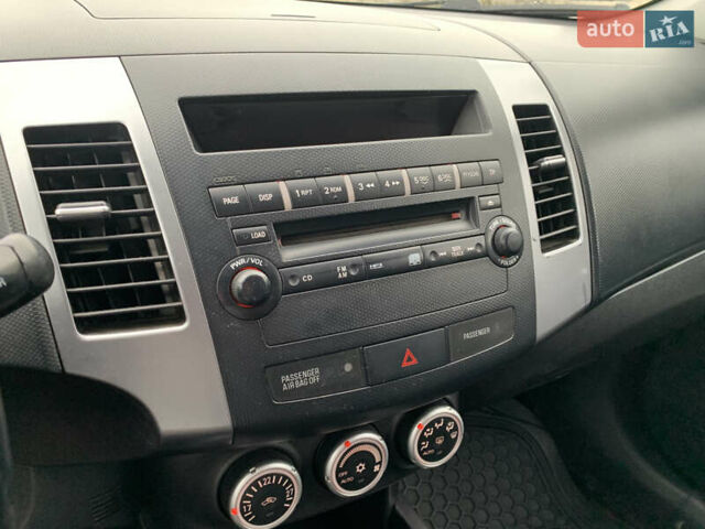 Сірий Міцубісі Аутлендер ХЛ, об'ємом двигуна 2 л та пробігом 310 тис. км за 6999 $, фото 20 на Automoto.ua