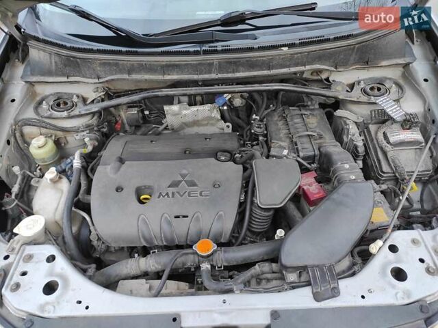 Сірий Міцубісі Аутлендер ХЛ, об'ємом двигуна 2.4 л та пробігом 307 тис. км за 8399 $, фото 56 на Automoto.ua